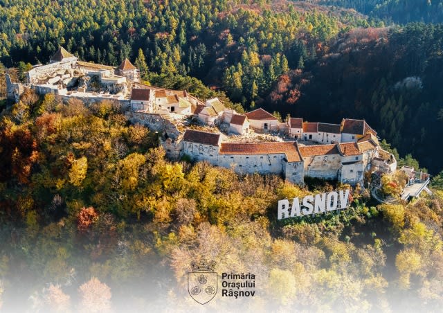 Cetatea Râșnov închisă, ziduri medievale și turnuri Cetatea Râșnov închisă, ziduri medievale și turnuri
