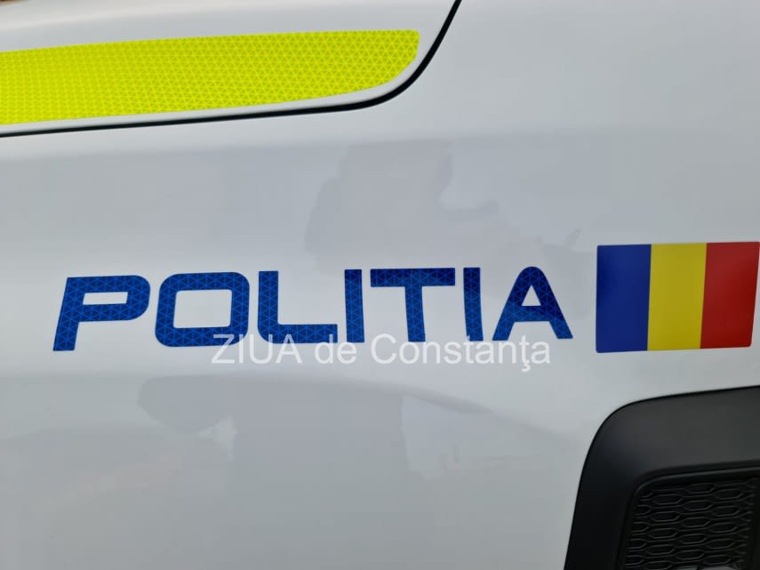 Autospecială de poliție răsturnată și în flăcări la Pecineaga, județul Constanța