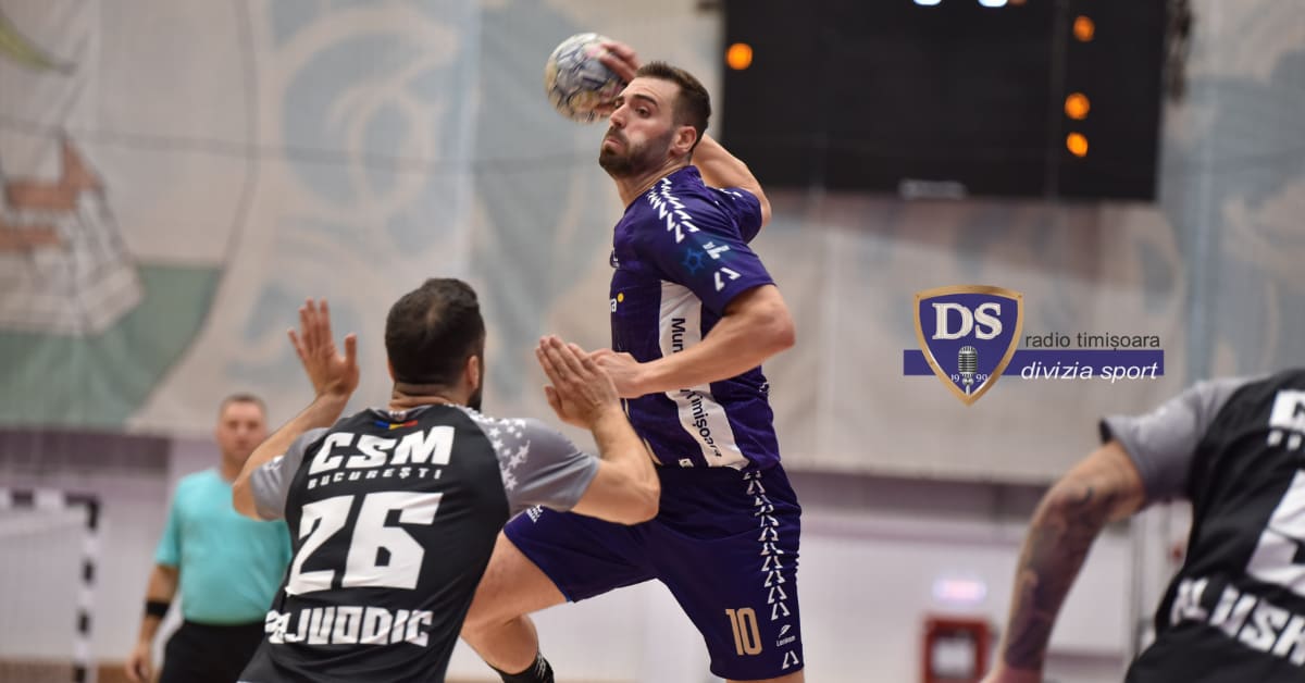 Jucători de handbal SCM Politehnica Timișoara în acțiune Jucători de handbal SCM Politehnica Timișoara în acțiune