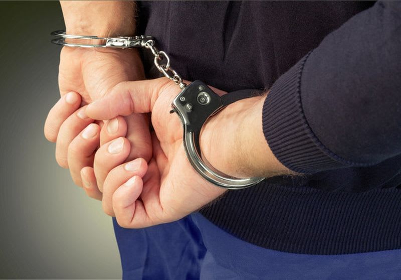 Polițiștii din Târgu Jiu au reținut un bărbat după reclamația mamei sale privind încălcarea ordinului de protecție