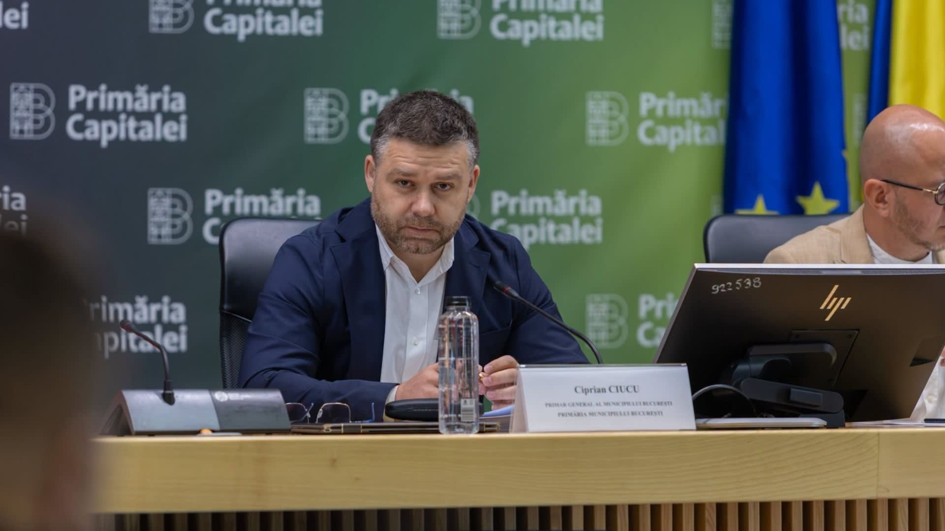 Ciprian Ciucu la o conferință de presă Ciprian Ciucu la o conferință de presă