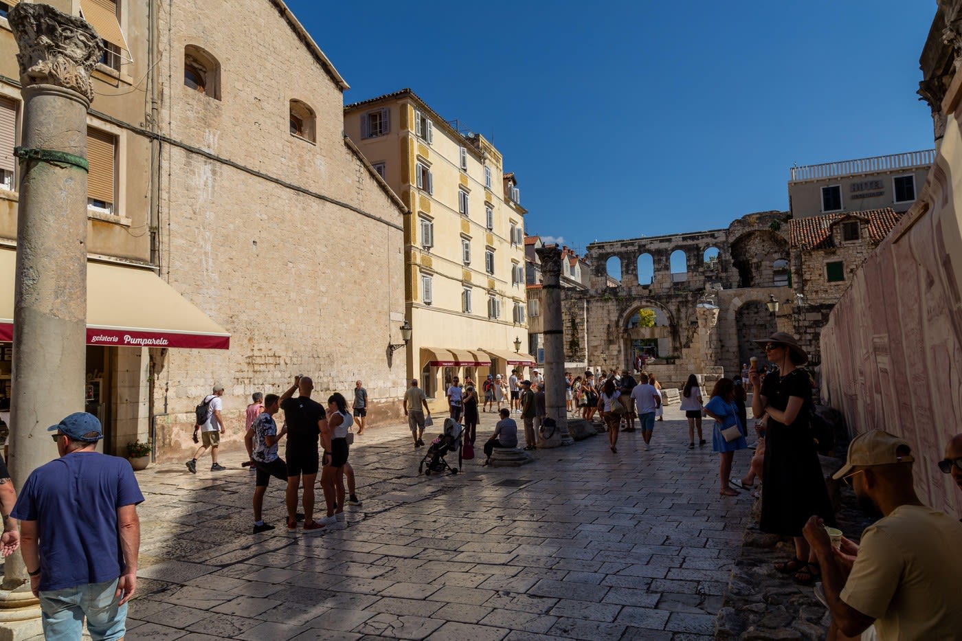 Croația a interzis vânzarea de alcool după ora 21:00 în Split pentru a reduce excesul nocturn al turiștilor