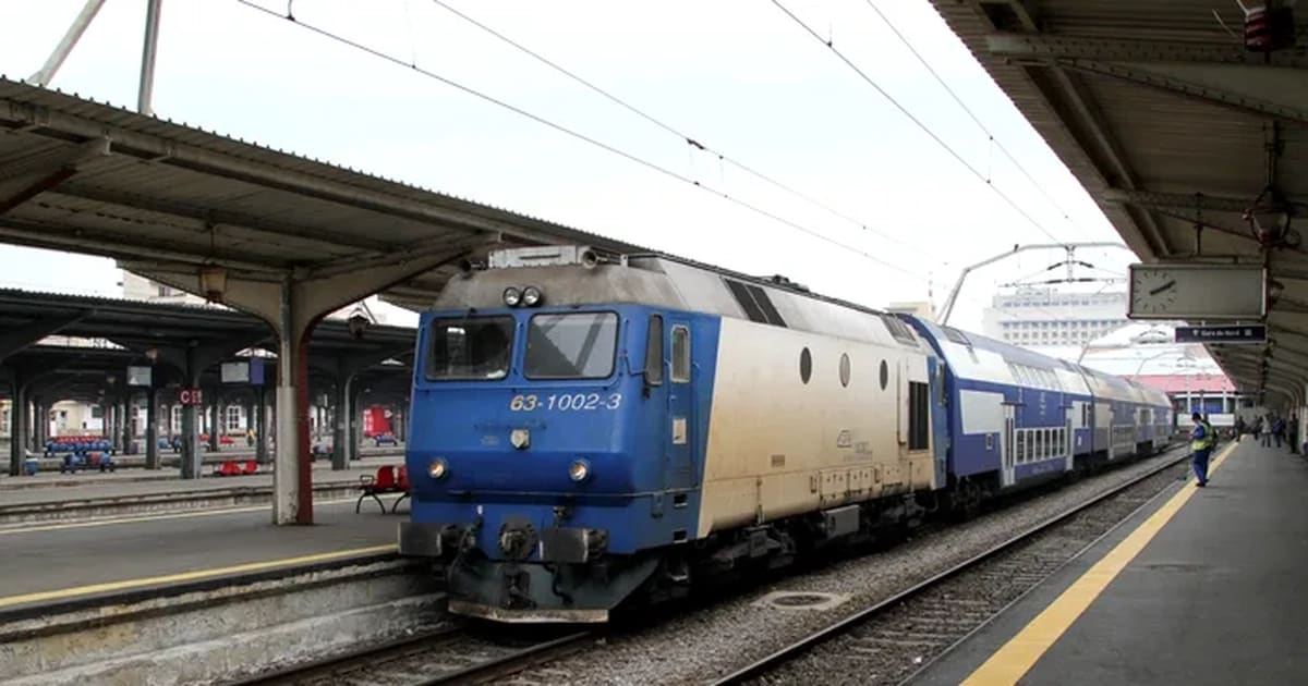 CFR Călători tren în stație CFR Călători tren în stație