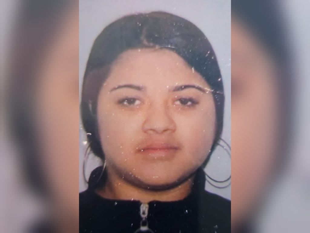 Poliție căutând o tânără dispărută din Râmnicu Vâlcea Poliție căutând o tânără dispărută din Râmnicu Vâlcea