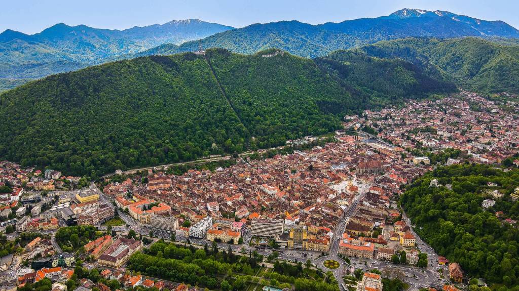 Municipiul Brașov scoate la licitație publică locuințe și spații comerciale