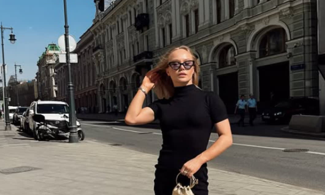 Gimnasta rusoaică Angelina Melnikova plânge pe podium după medalii la Europene, fără steag și imn
