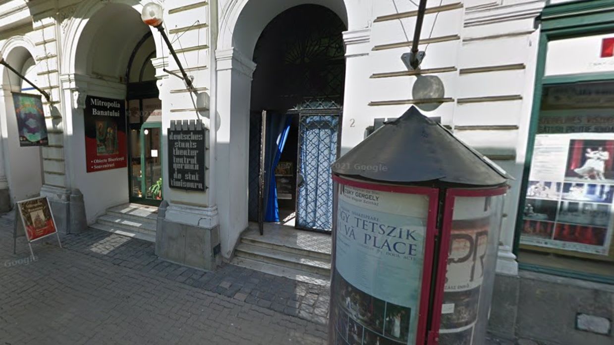 Laurence Rippel în teatru, în timpul unei activități tehnice Laurence Rippel în teatru, în timpul unei activități tehnice
