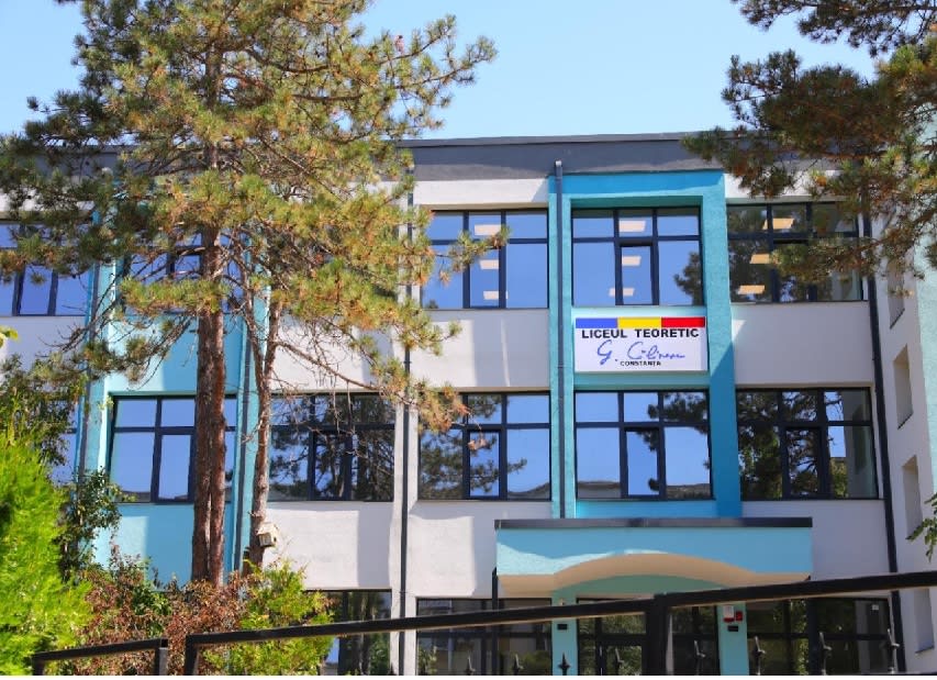 Clădirea modernizată a Liceului George Călinescu din Constanța Clădirea modernizată a Liceului George Călinescu din Constanța