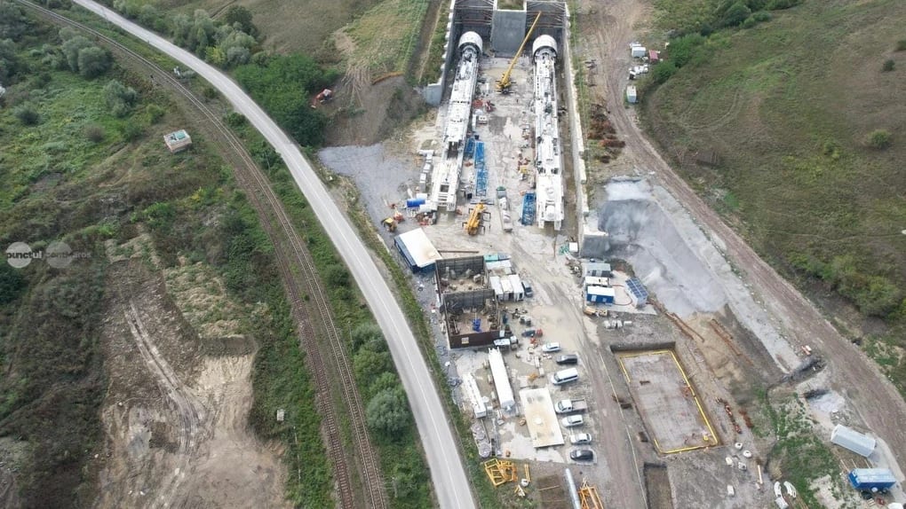 Lucrările pe calea ferată Brașov–Sighișoara avansează cu aproape 7 km de tunel excavate