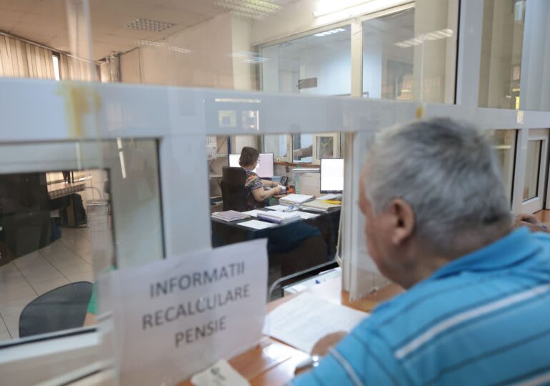 Sindicatele din casele de pensii au amenințat cu blocarea activității dacă nu se modifică Legea salarizării