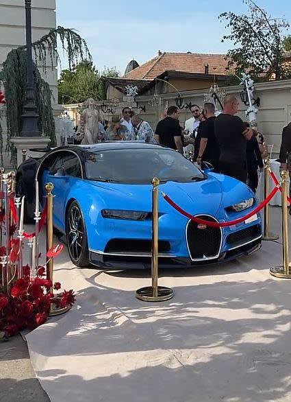 Mașini de lux la nuntă în Timișoara, inclusiv un Bugatti Chiron de peste 3 milioane de euro Mașini de lux la nuntă în Timișoara, inclusiv un Bugatti Chiron de peste 3 milioane de euro