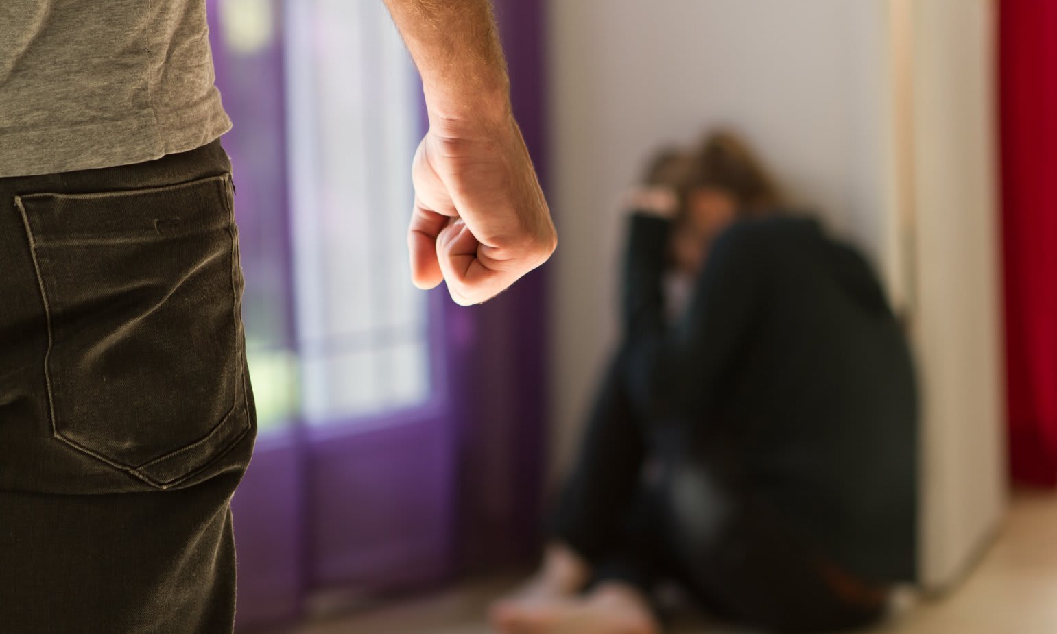 Femeie agresată de concubin în Gorj, în urma unui conflict de gelozie; polițiștii emit ordin de protecție