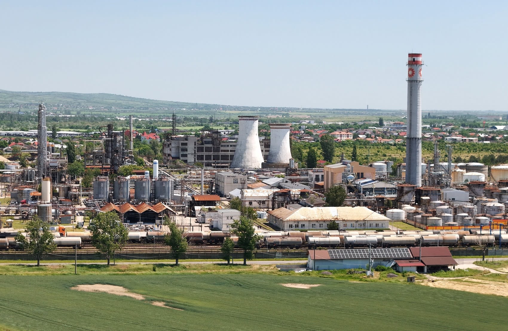 Rompetrol Rafinare va dezvolta o centrală fotovoltaică și sistem de stocare la Vega Ploiești