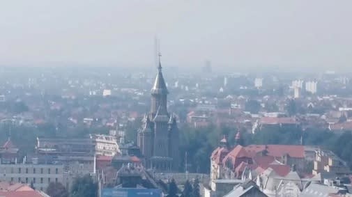 Fumul de pe cer peste Timișoara, purtat de vânt dinspre Serbia Fumul de pe cer peste Timișoara, purtat de vânt dinspre Serbia
