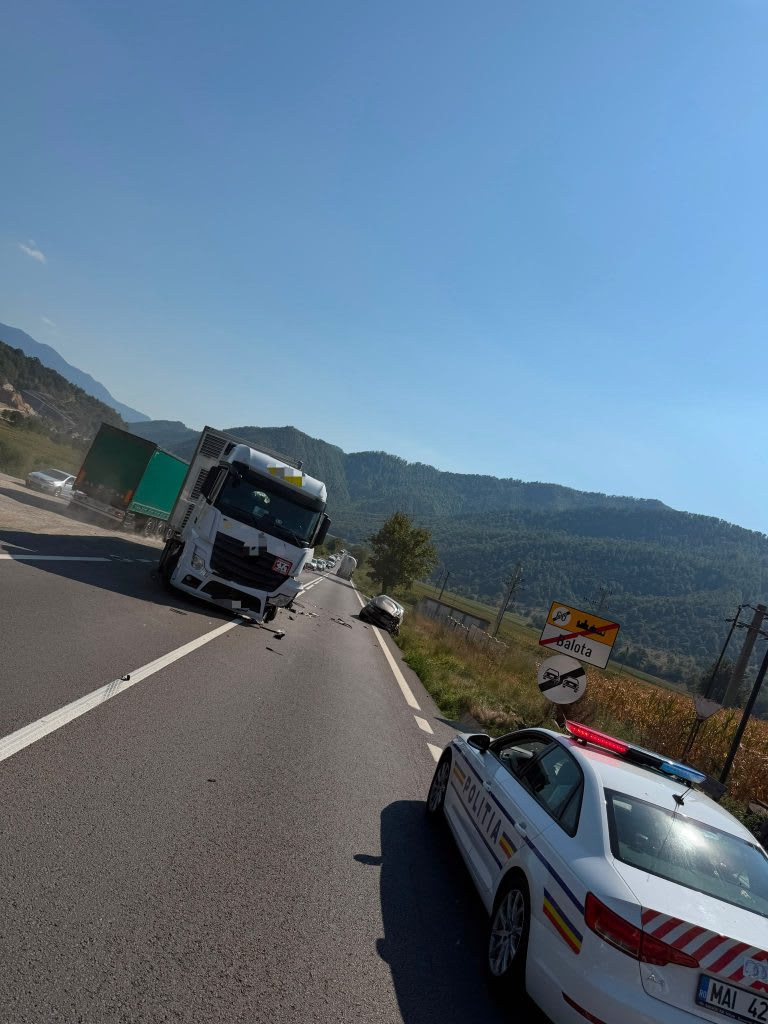 Accident rutier pe DN7 la Balota: autocamion și autoturism implicate, trafic blocat