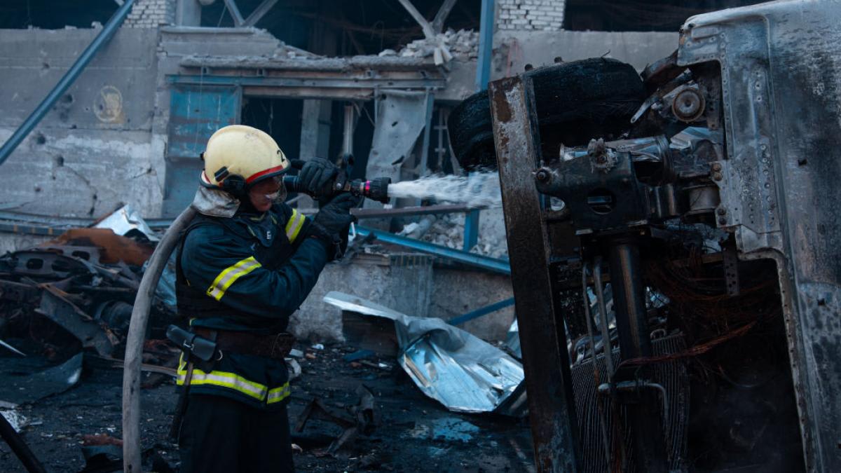 Cel mai mare centru comercial dintr-un oraș ucrainean, atacat de două ori de ruși. Zeci de victime și incendiu