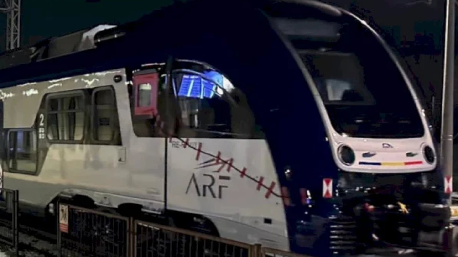 Patru trenuri electrice PESA noi circulă între București și Roșiori Nord, din lotul de 62