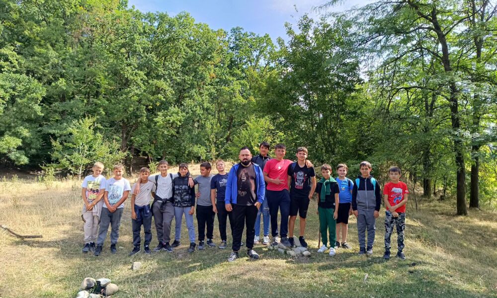 Excursie tematică la situl arheologic de la Lunca-Poiana Slatinei