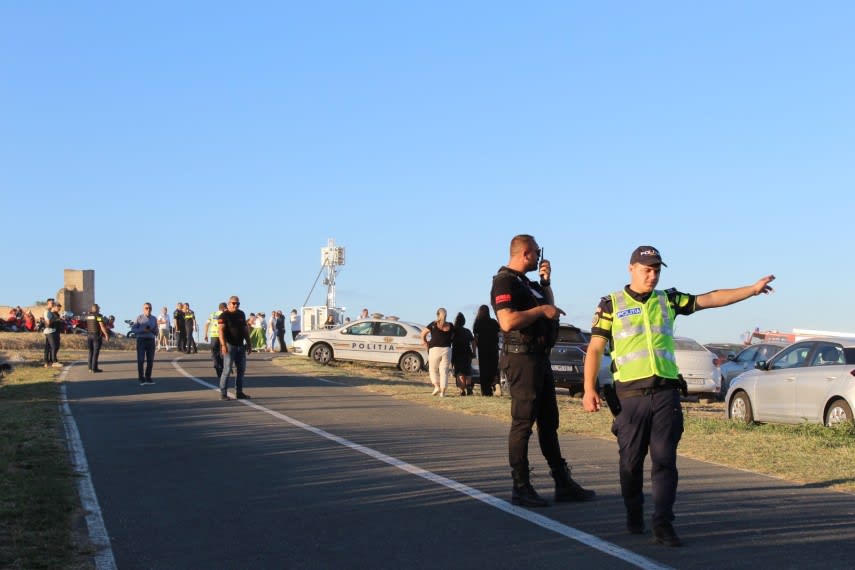 Polițiști din Tulcea discuție cu tineri la festival în cetate