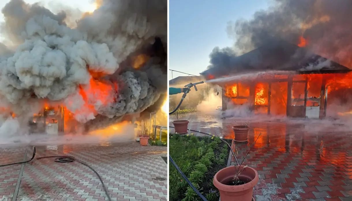 Pompieri stingând incendiu la locuințele sociale din Săcălaz Pompieri stingând incendiu la locuințele sociale din Săcălaz