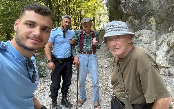 Bărbat de 89 de ani, salvat de jandarmi după ce s-a aventurat spre Grota cu Aburi