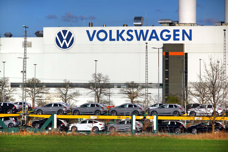 Volkswagen pregătește 50.000 de concedieri și închideri de fabrici în Europa