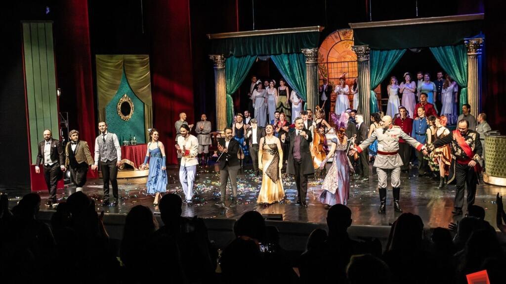 Balerine în scenă, teatru, scandal de hărțuire