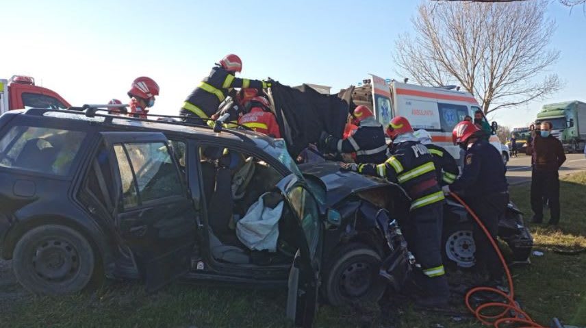 Accident cu cinci mașini pe DN2 în Filipești: trafic blocat și două persoane rănite