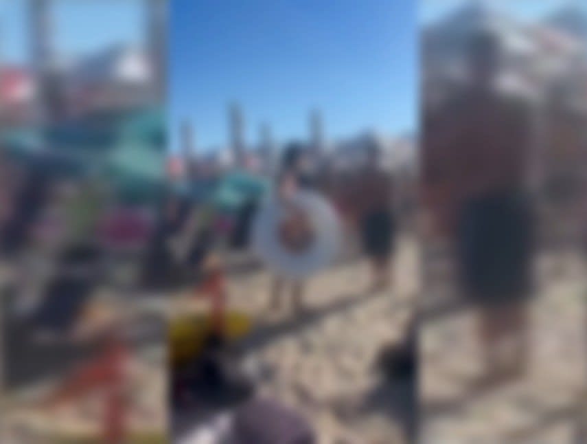 Salvamari salvând persoane din valuri pe plaja Eforie Nord
