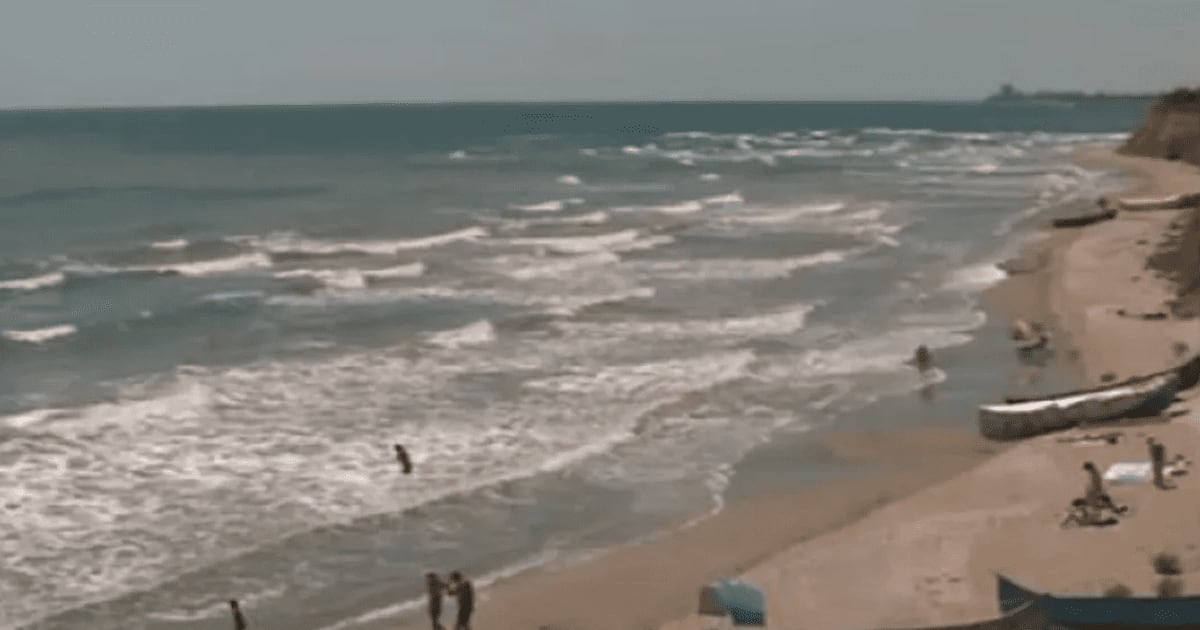 Fragmente de dronă găsite pe plaja Tuzla Fragmente de dronă găsite pe plaja Tuzla