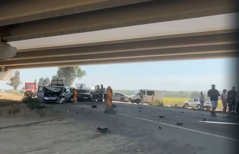 Urmărit penal după accidentul de pe DN2-E85 la Filipești, Bacău: 3 victime și autocisternă implicată