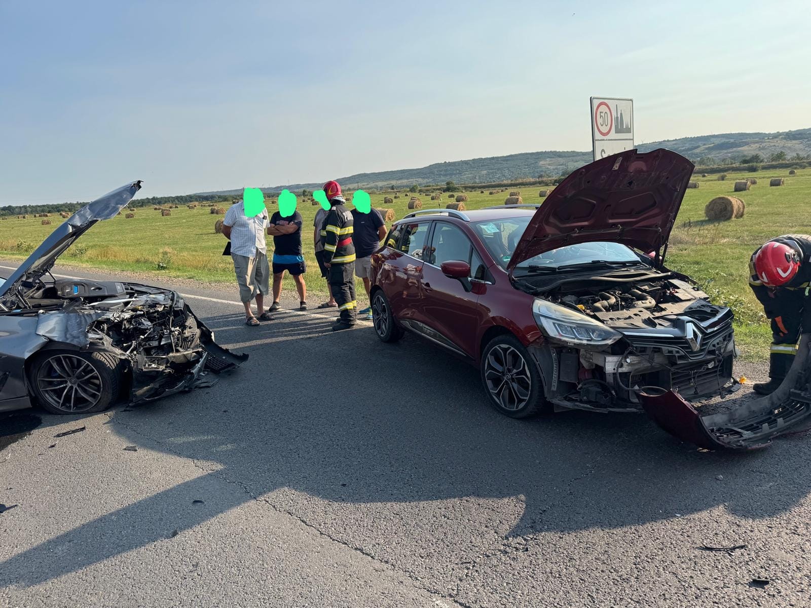 Un accident grav la Secuia: două mașini s-au izbit frontal pe DN 24, ambii șoferi au fost răniți