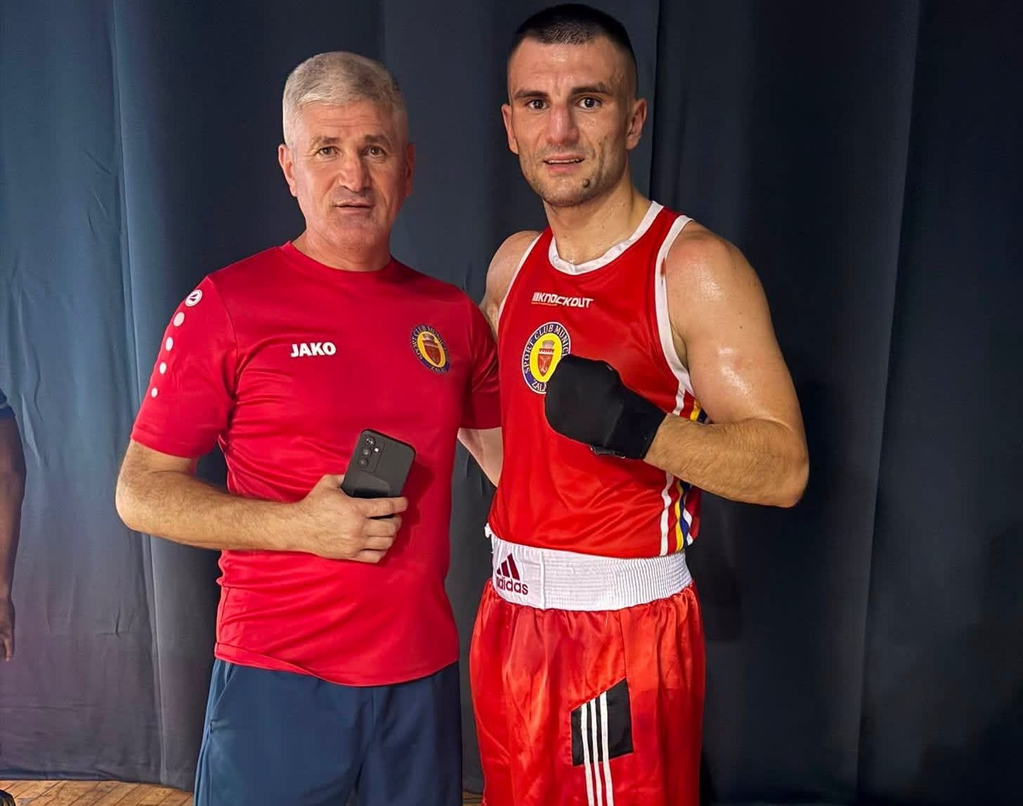David Anton în ring, câștigând prin KO la Memorialul Mihai Leu David Anton în ring, câștigând prin KO la Memorialul Mihai Leu