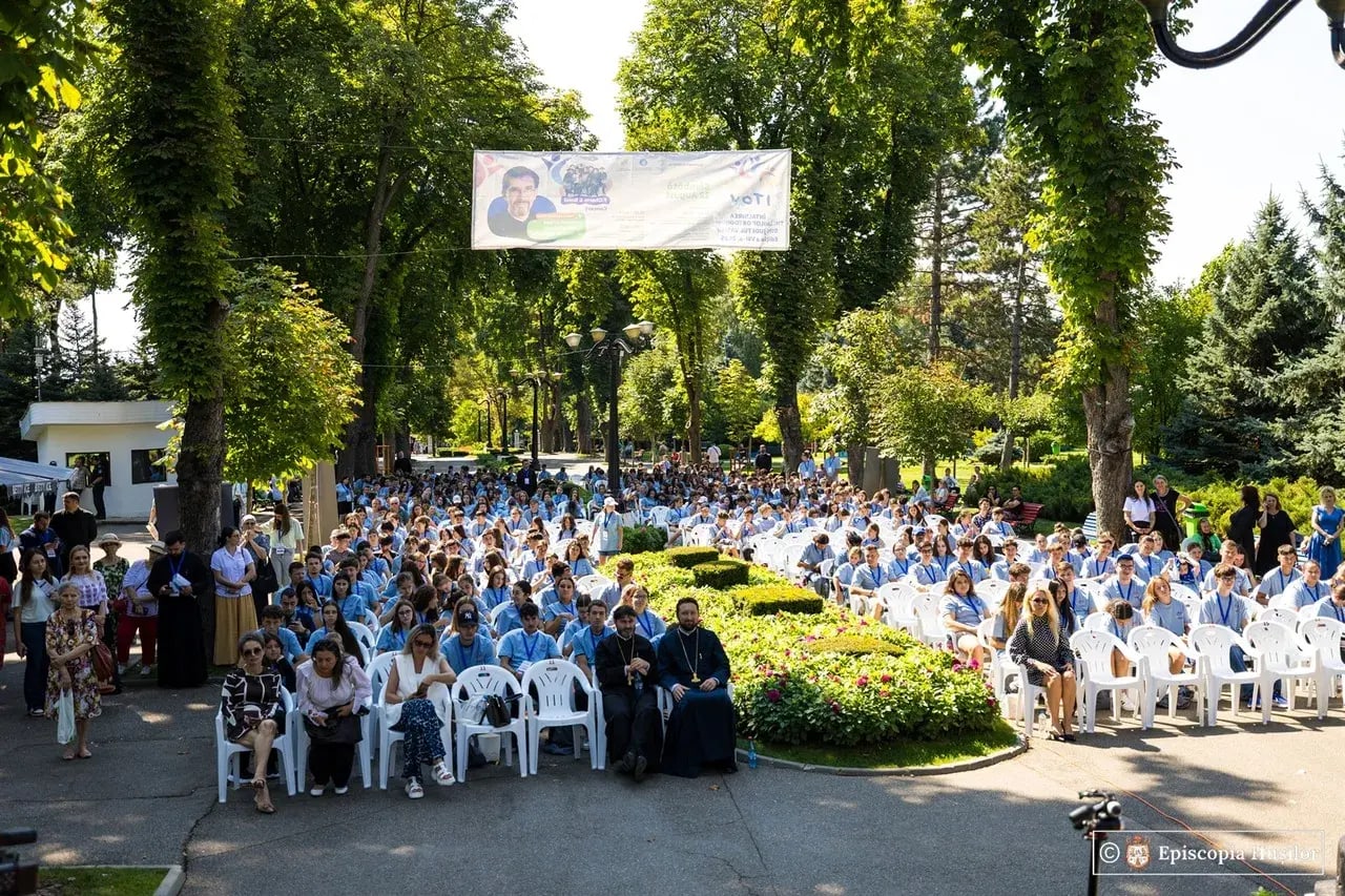 PS Ignatie transmite un mesaj pentru peste 600 de tineri la Vaslui: Dumnezeu ne vrea exact cum suntem noi