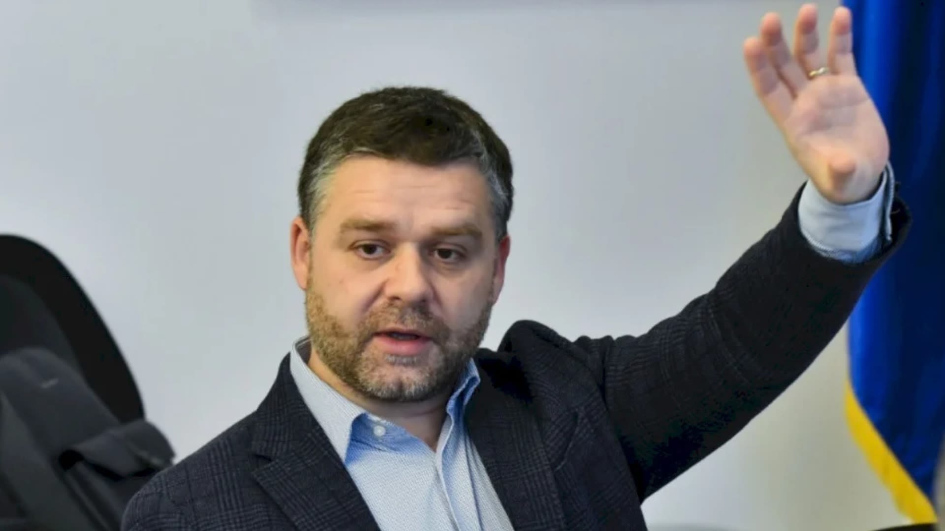 Ciprian Ciucu în timpul recuperării, pe terenul refăcut din București Ciprian Ciucu în timpul recuperării, pe terenul refăcut din București