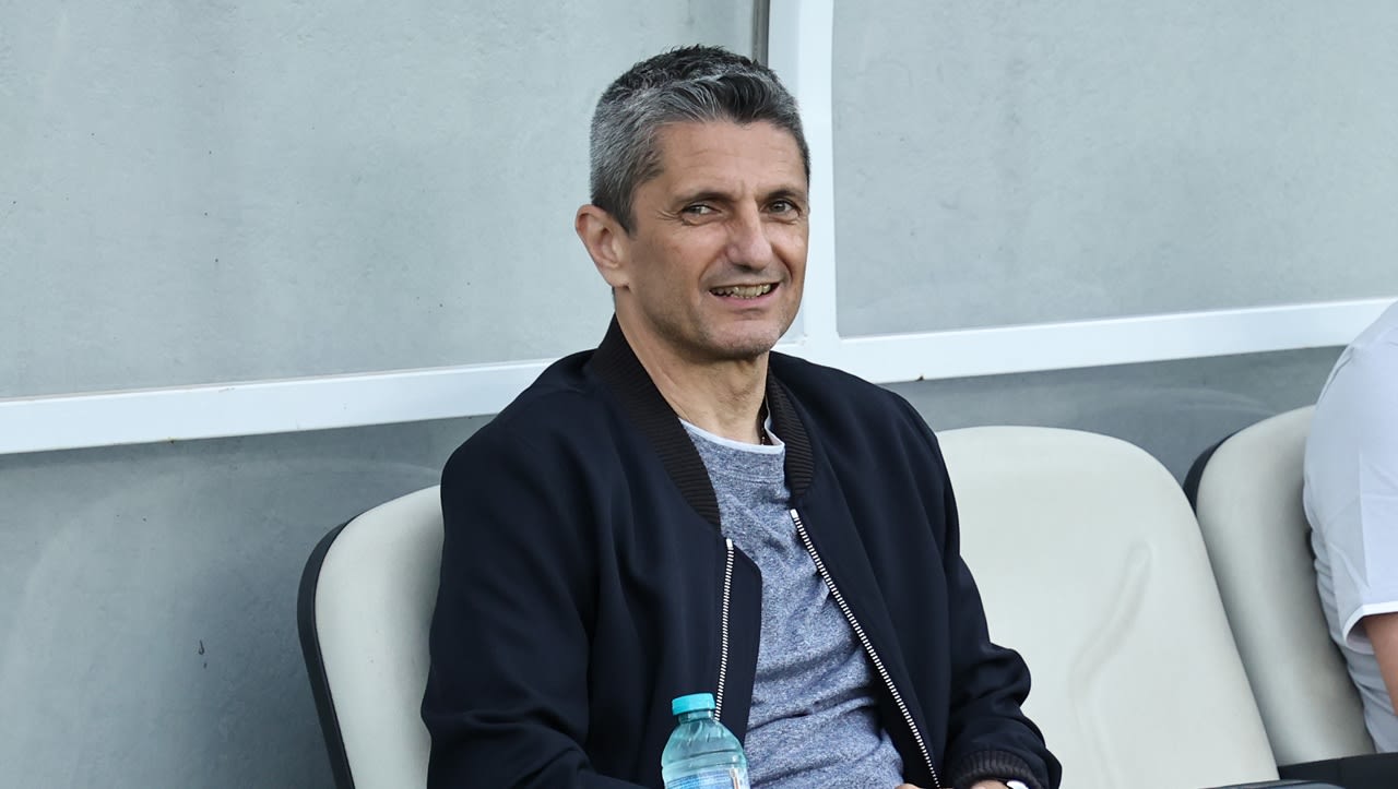 Răzvan Lucescu antrenând echipa Al-Sadd în Qatar Răzvan Lucescu antrenând echipa Al-Sadd în Qatar