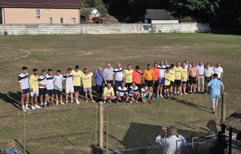 Fotbaliști veterani ai Minerului Baia Borșa pe teren Fotbaliști veterani ai Minerului Baia Borșa pe teren