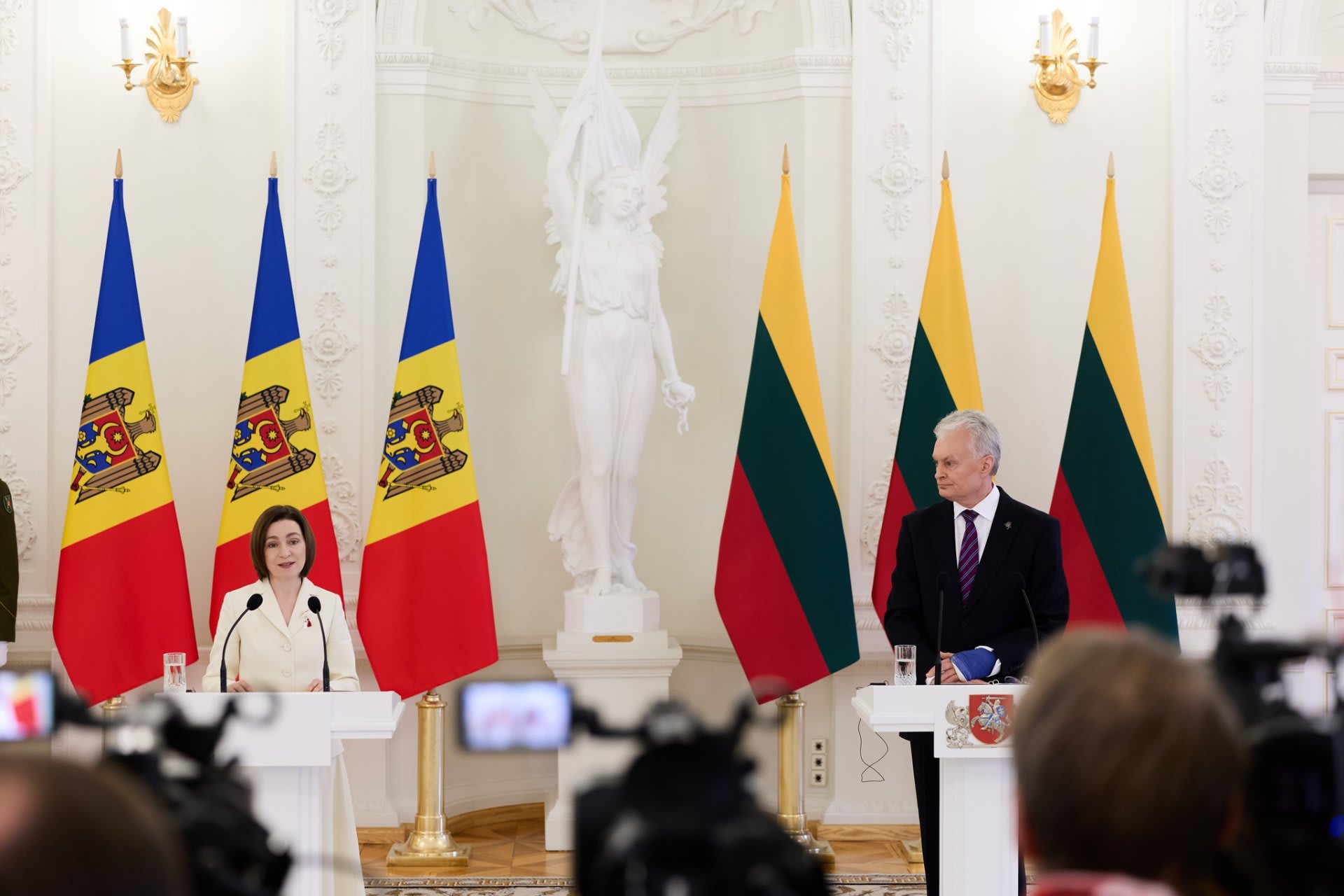 Președintele Gitanas Nausėda în vizită la Kiev, discuții cu Zelenski Președintele Gitanas Nausėda în vizită la Kiev, discuții cu Zelenski