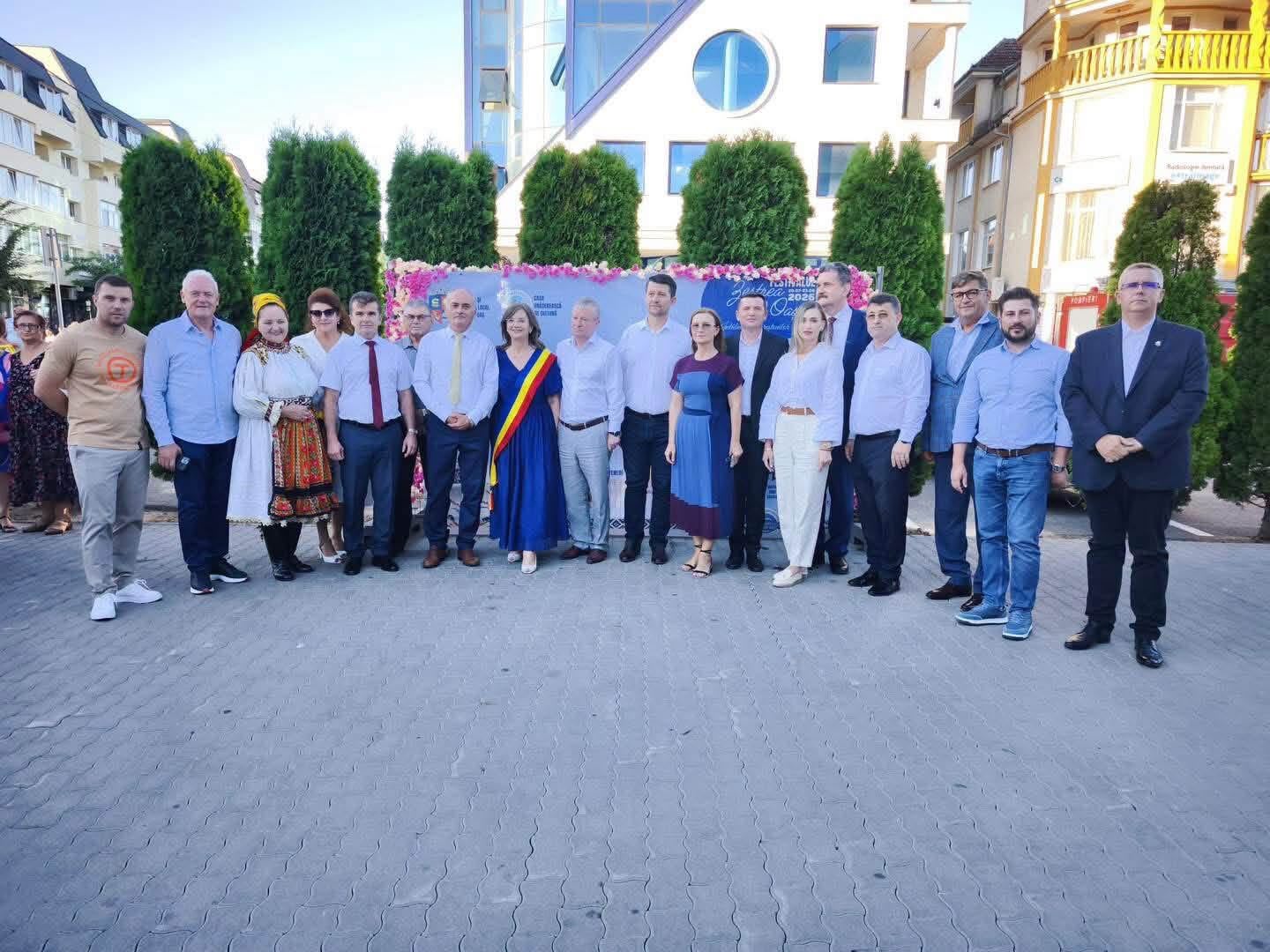 Port tradițional oșenesc, dansuri și muzică populară la festival Port tradițional oșenesc, dansuri și muzică populară la festival