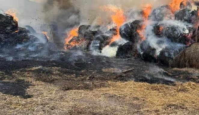 Incendiu remorcă fân Dragomirna Incendiu remorcă fân Dragomirna