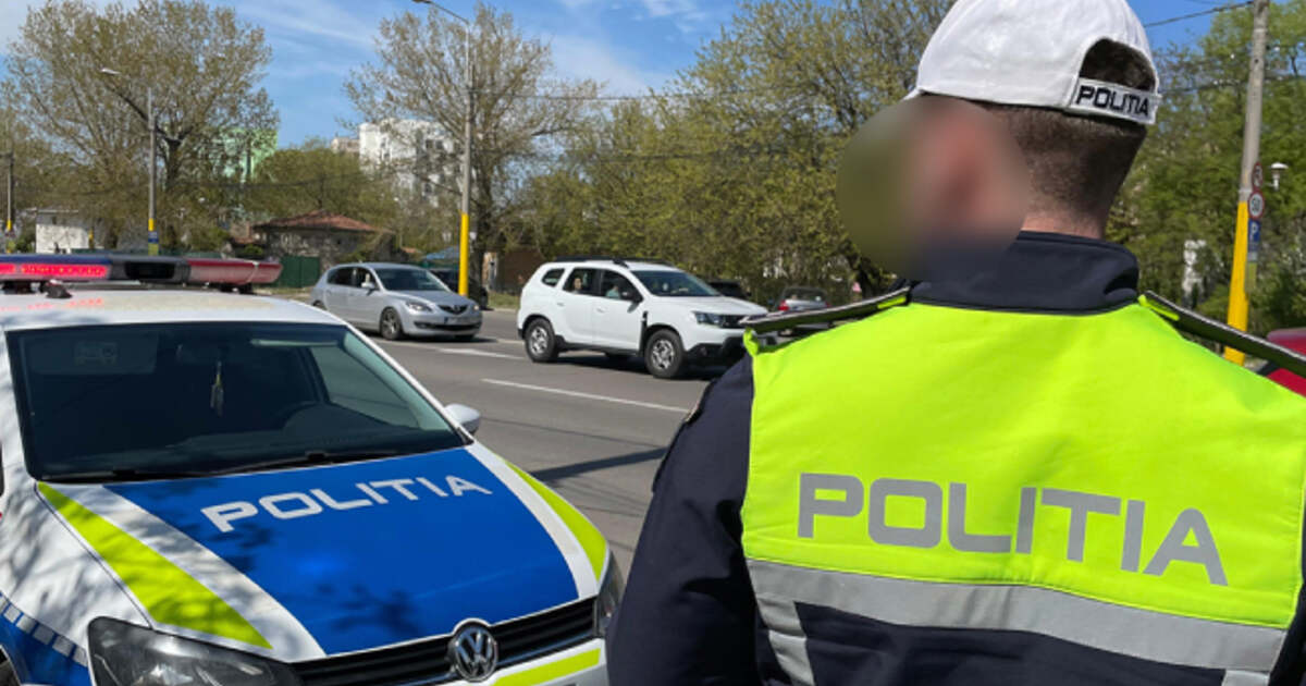 Urmărire în Capitală: Un adolescent de 17 ani fără permis a fost imobilizat după ce a lovit o mașină de poliție