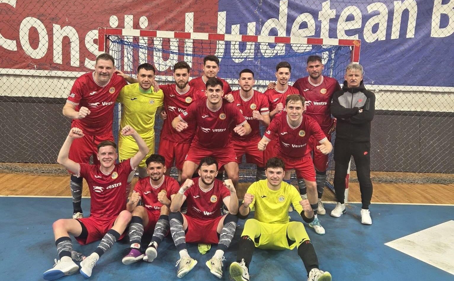 Jucători futsal West Deva în acțiune pe teren