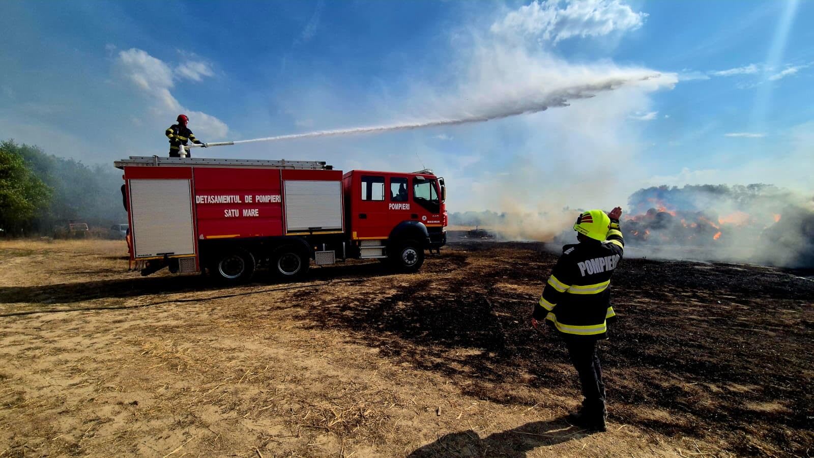 Incendii de vegetație în Boinești și Sătmărel: flăcări ce au amenințat locuințe și culturi agricole