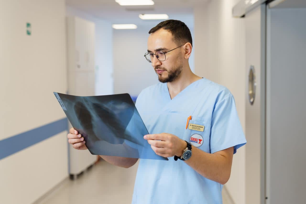 Alexandru Rogobete avertizează: dacă se continuă cu reducerea veniturilor, va urma al doilea cel mai mare exod al medicilor