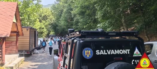 Salvamontiști vrânceni intervenind pe trasee montane Salvamontiști vrânceni intervenind pe trasee montane