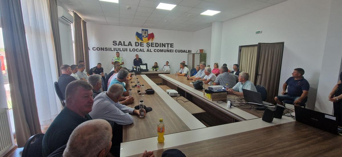 Polițiștii gălățeni s-au întâlnit cu cetățenii din Cudalbi pentru prevenirea criminalității