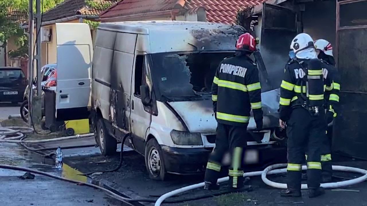 Doi bărbați au suferit arsuri după incendiu la garajul din Arad, unul în stare gravă