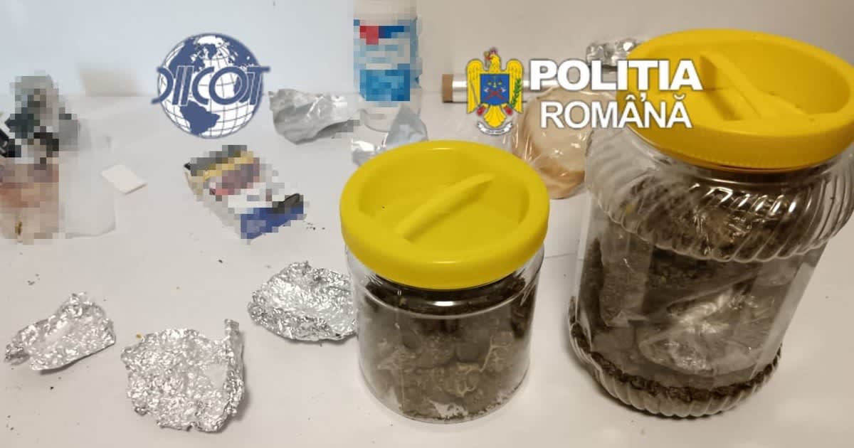 Polițist în uniformă cu droguri confiscate, Tulcea Polițist în uniformă cu droguri confiscate, Tulcea