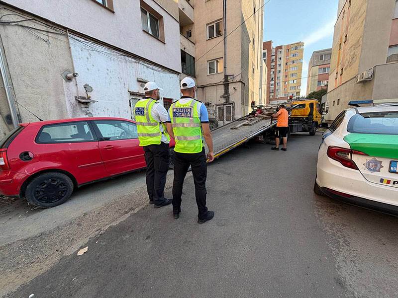 Mașini abandonate ridicate de poliție în Baia Mare Mașini abandonate ridicate de poliție în Baia Mare