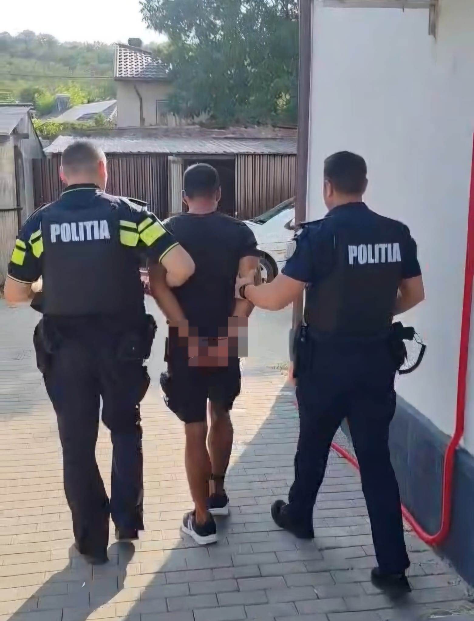 Un bărbat din Bucovăț, reținut după ce și-a bătut soția și a amenințat-o cu moartea